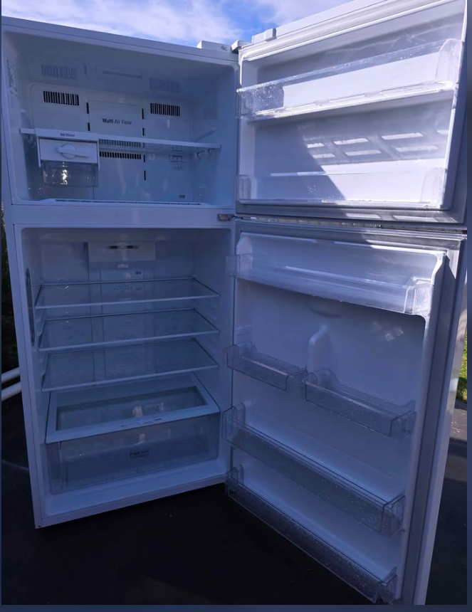 LG Near NEW 516L Top Mount Fridge Freezer