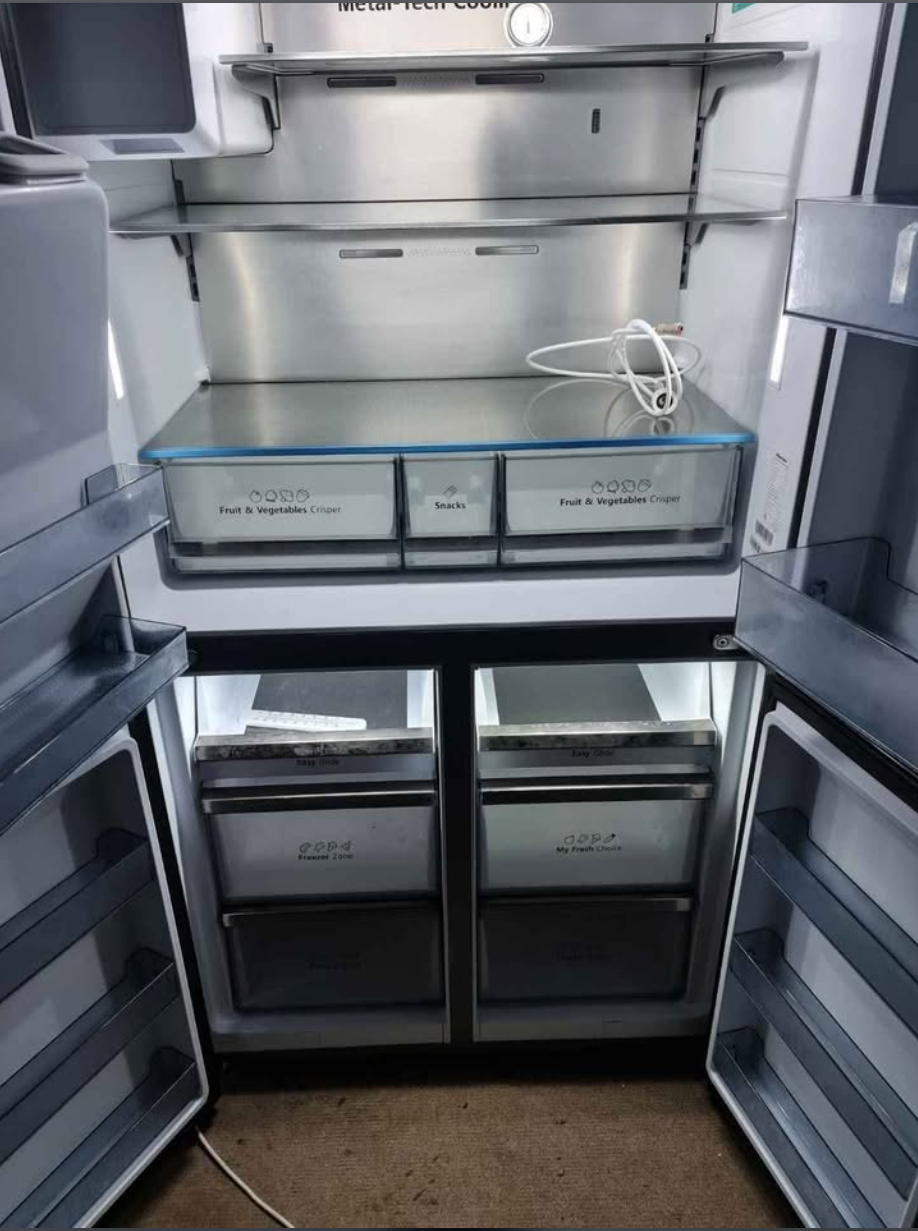 Hisense 4 Door Ice/Water Black Fridge 585L