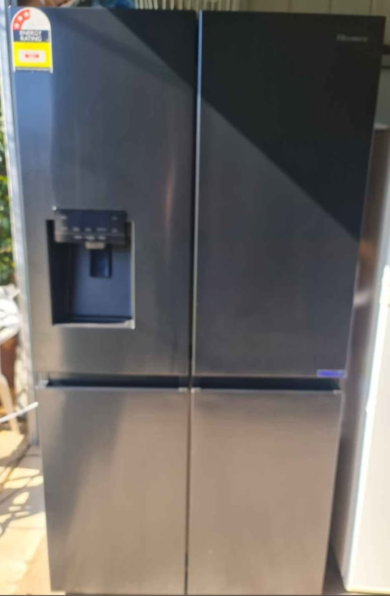 Hisense 4 Door Ice/Water Black Fridge 585L
