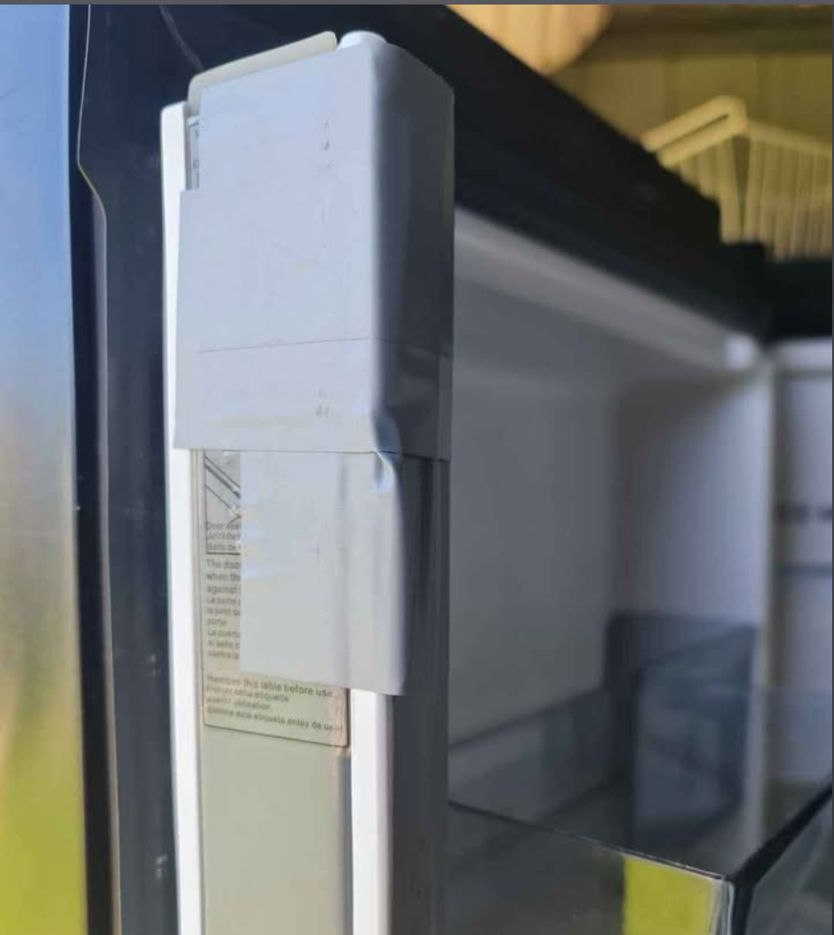 Hisense 4 Door Ice/Water Black Fridge 585L