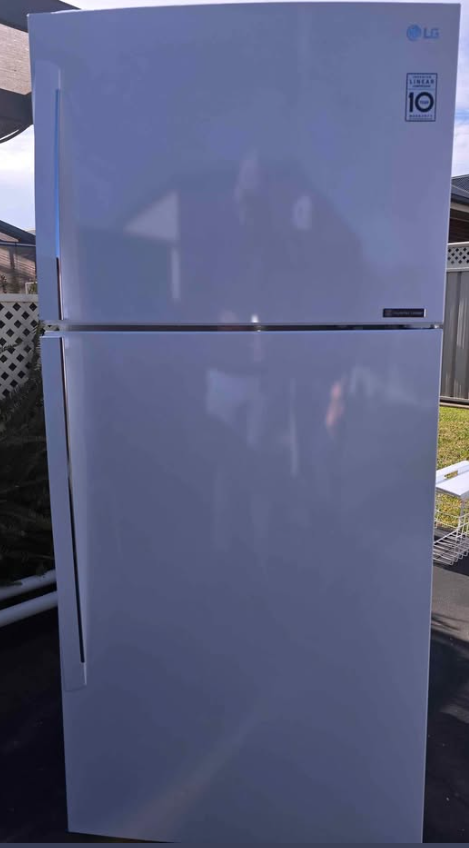 LG Near NEW 516L Top Mount Fridge Freezer