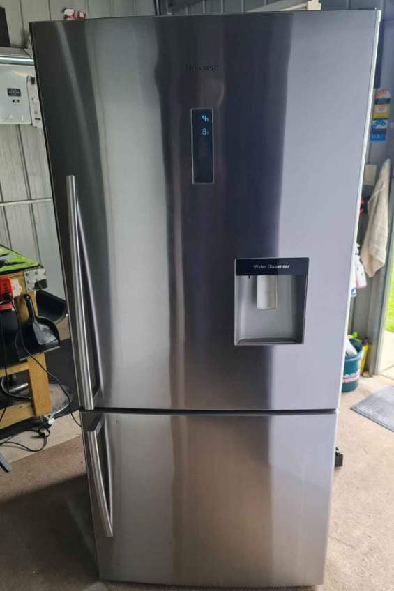 Hisense w/water 514L fridge freezer