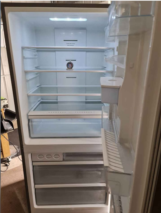 Hisense w/water 514L fridge freezer