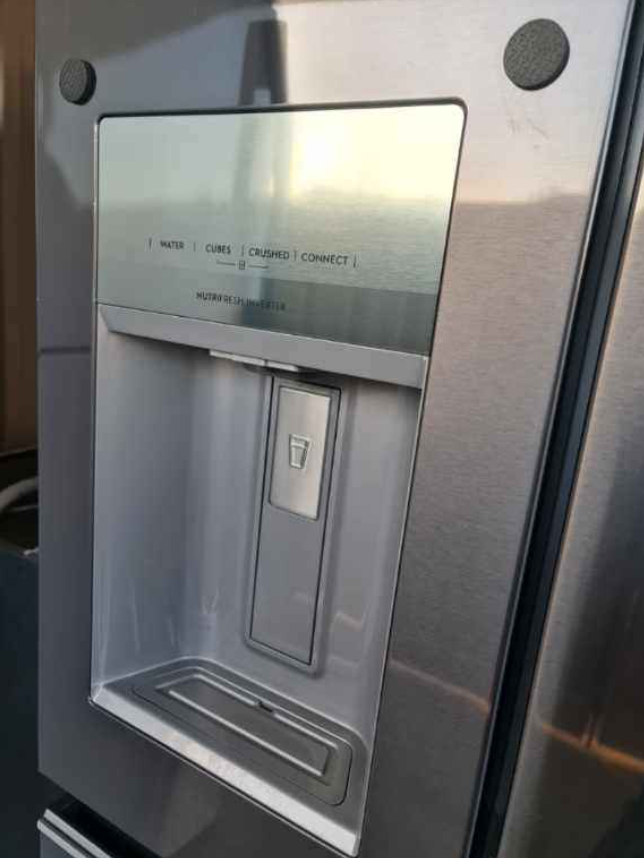 Electrolux 689L Ice/Water Plumbed Fridge Freezer