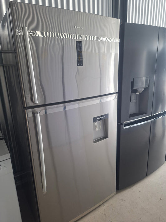 Hisense w/water dispenser fridge freezer