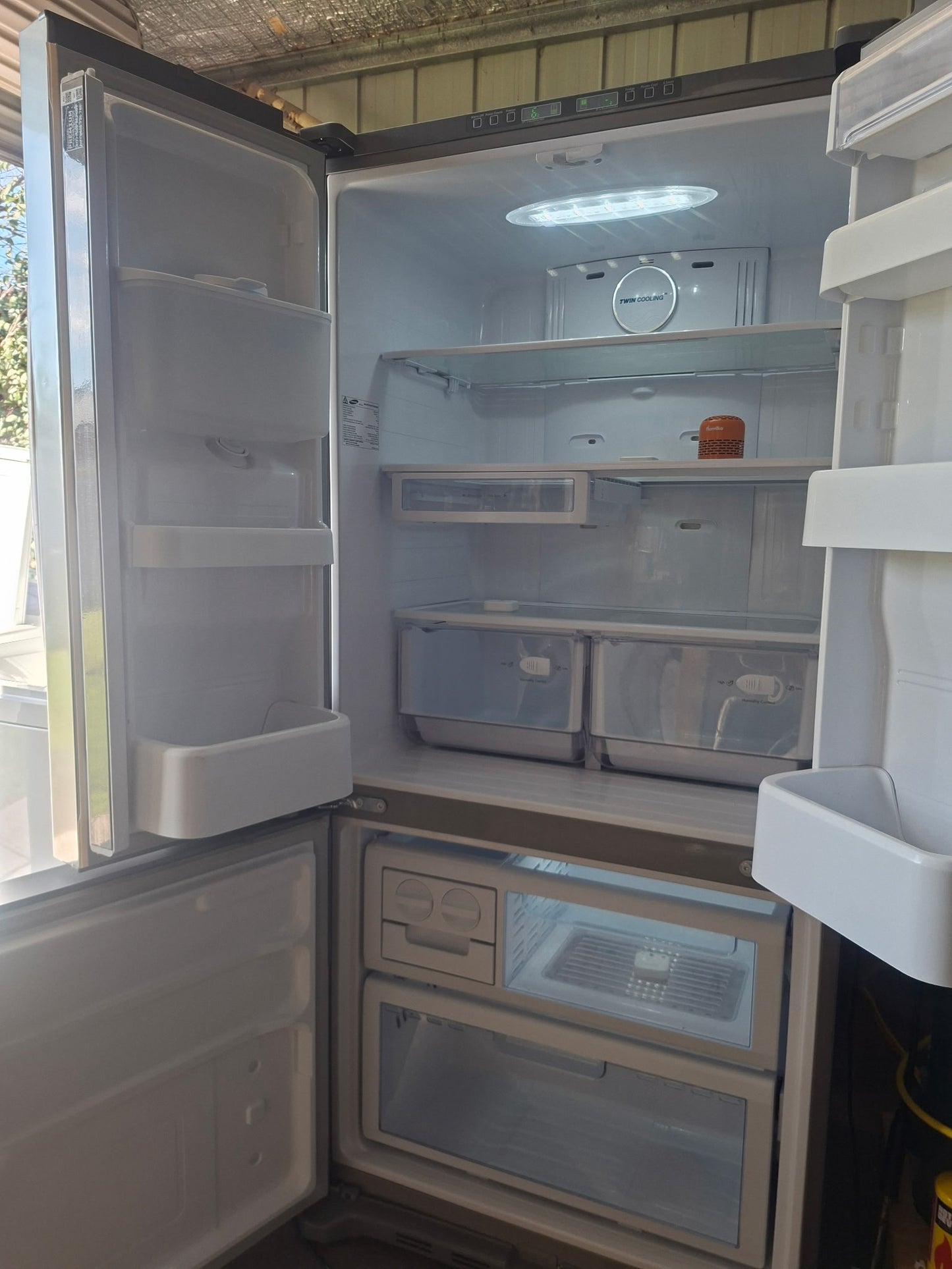 Samsung 532L w/water dispenser