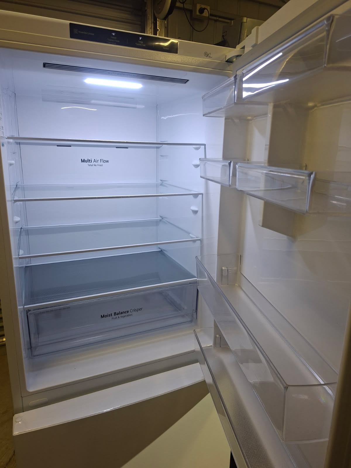 Lg near new 454L fridge freezer