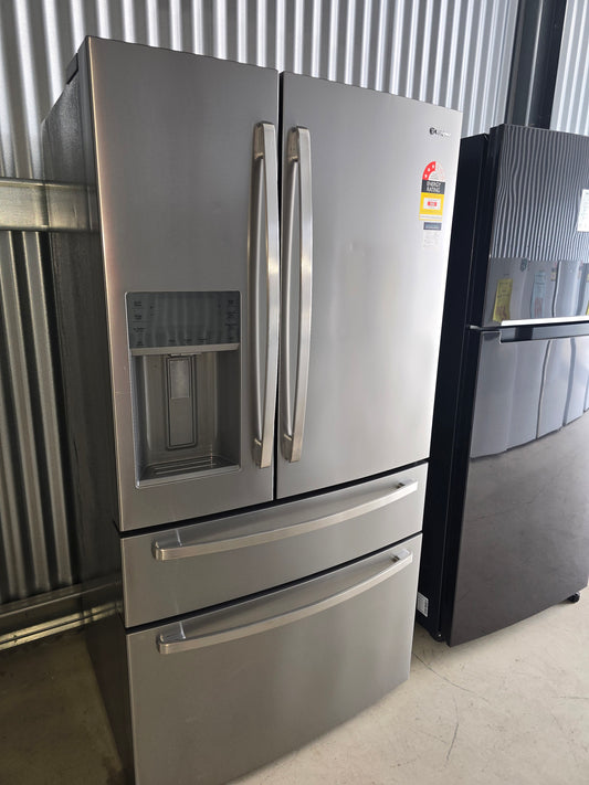 Westinghouse 681L Ice/ Water Fridge